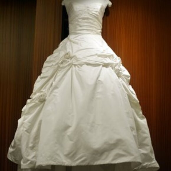 Monique Lhuillier Dresses & Skirts - Vintage Monique Lhuillier Camelot Wedding Dress
